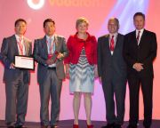 Vodafone trao tặng Huawei giải thưởng “Nhà cung cấp của năm 2012”